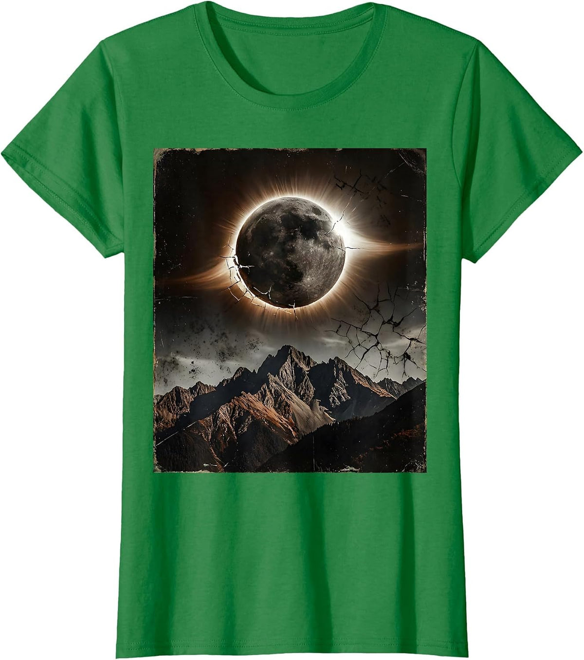 Solar Eclipse Over Mountain Peaks Illustration T-Shirt - Kelly Green