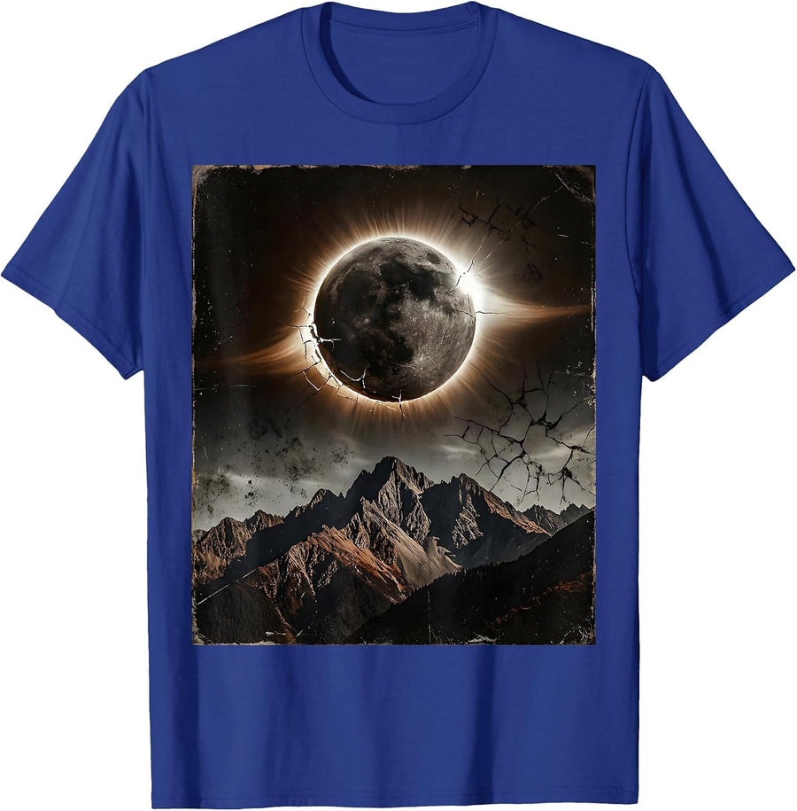 Solar Eclipse Over Mountain Peaks Illustration T-Shirt - Royal Blue